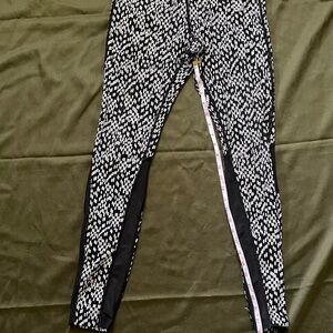 Nike Dri-FIT Black and White Leggings for women look New